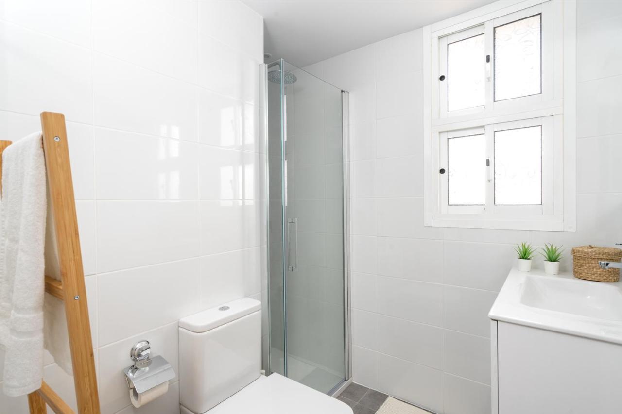 Beachfront Seaview Apartment In Los Boliches By Costarentals - Ref 141 フエンヒロラ エクステリア 写真